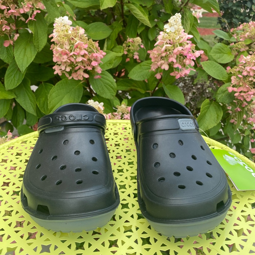 Black unisex Crocs clogs size 7 mens, size 9 women’s